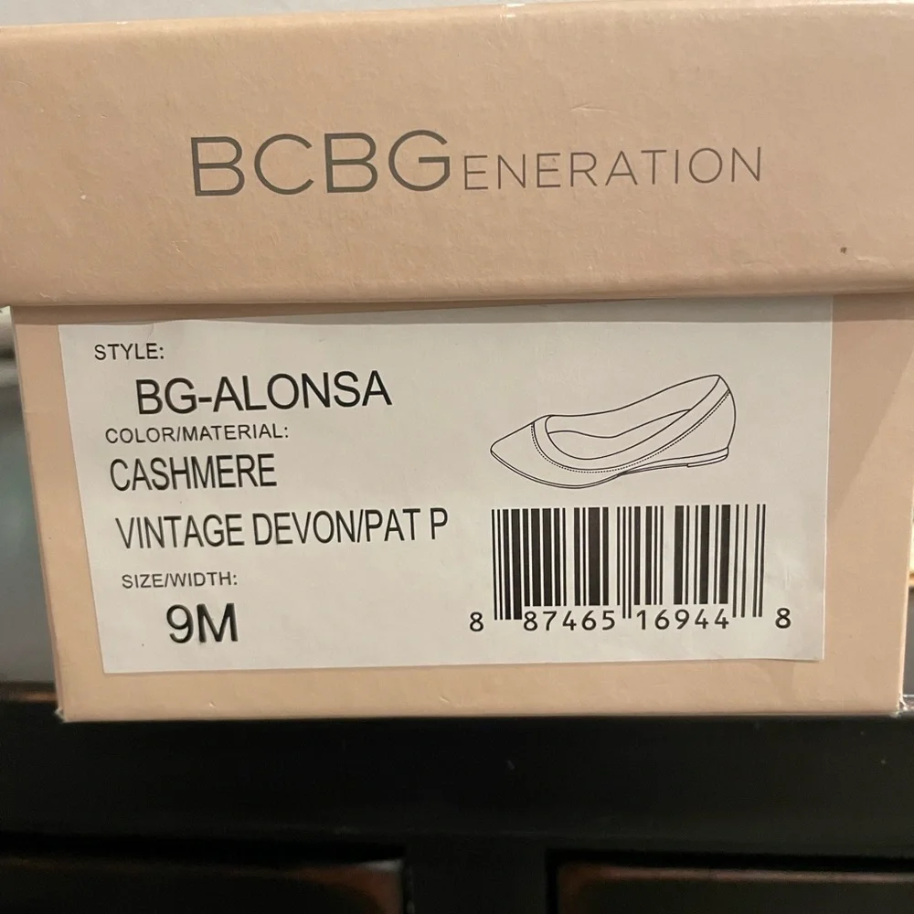 BCBGeneration LIKE NEW flats size 9 - Picture 2 of 14